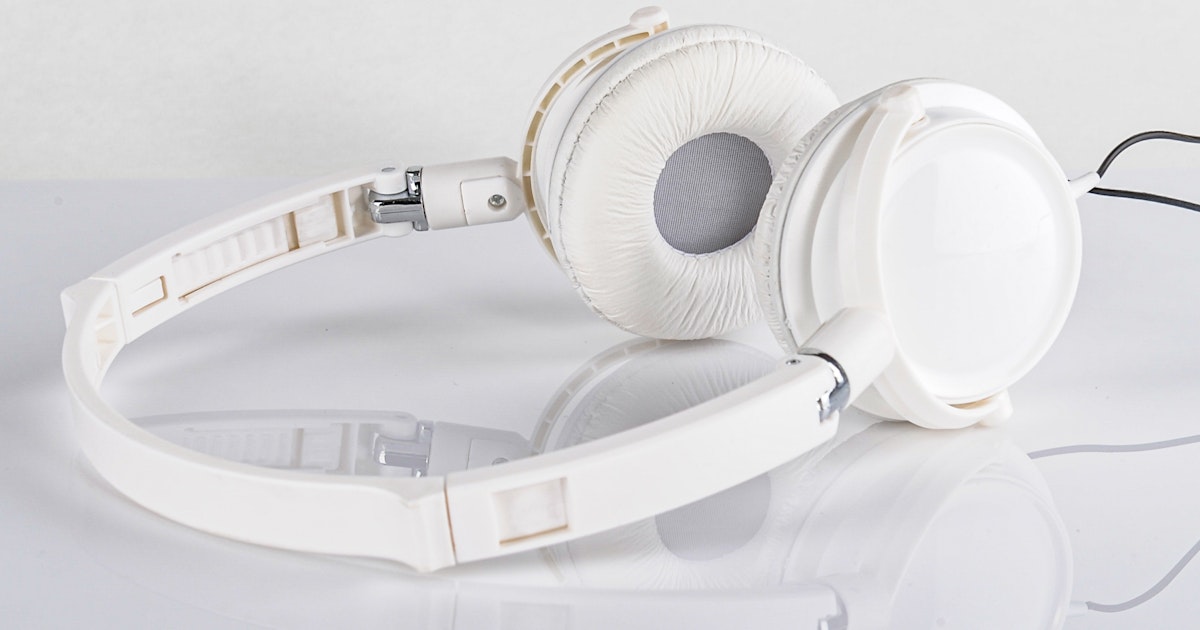 Best Noise-Cancelling Headphones Comparison